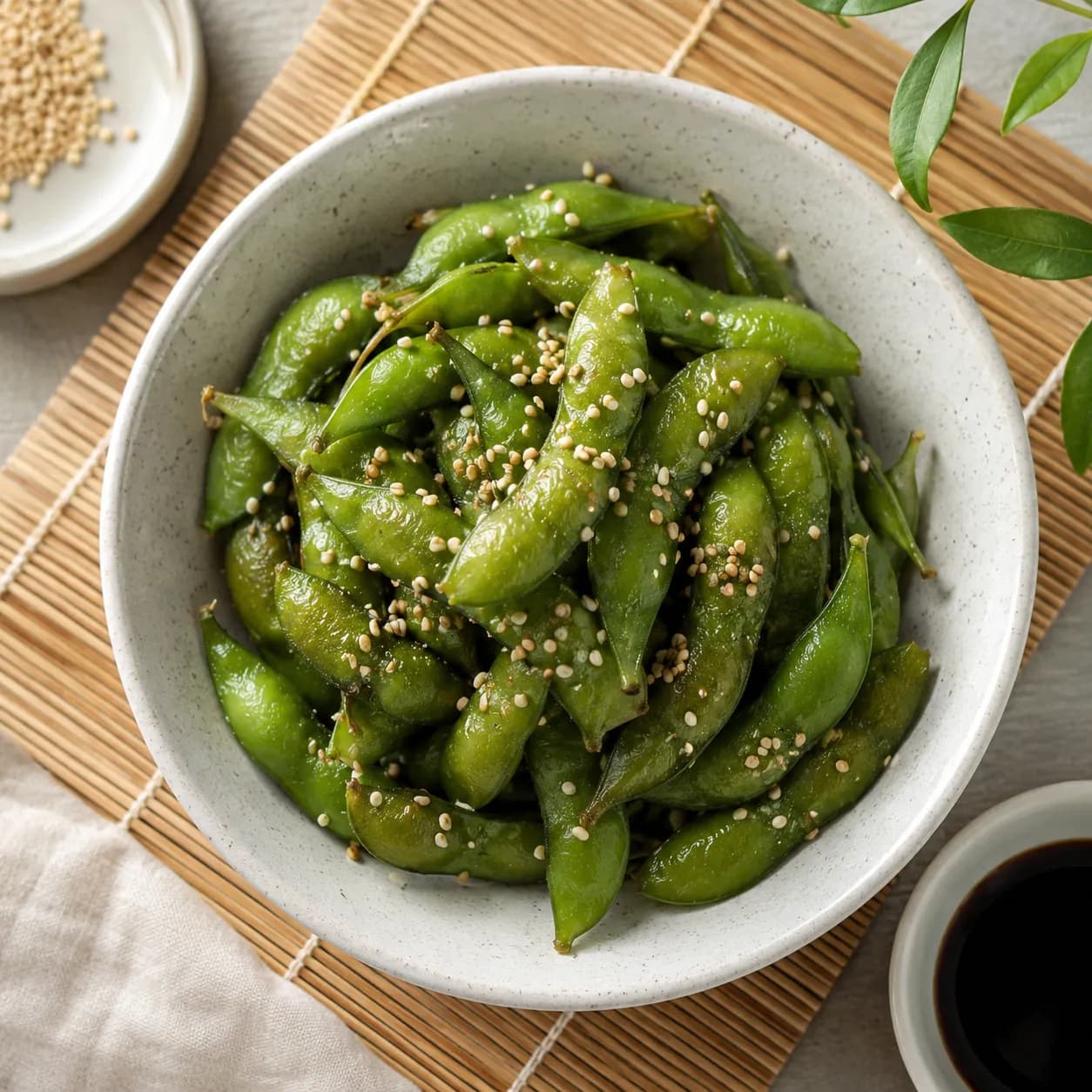 Edamame especiado con sal en escamas y sésamo