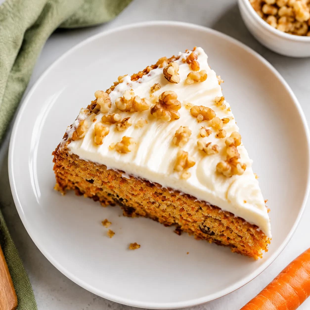 Pastel de zanahoria y almendra con frosting de yogur griego
